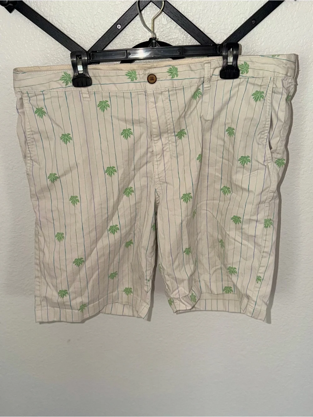 Tommy Bahama Men’s Size 40 Palm Tree Striped Chino Shorts Beige Green